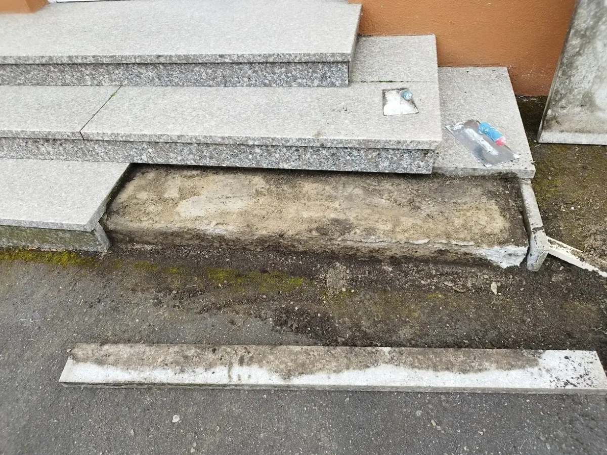 Kaputte Stufe die für die Reparatur vorbereitet wurde